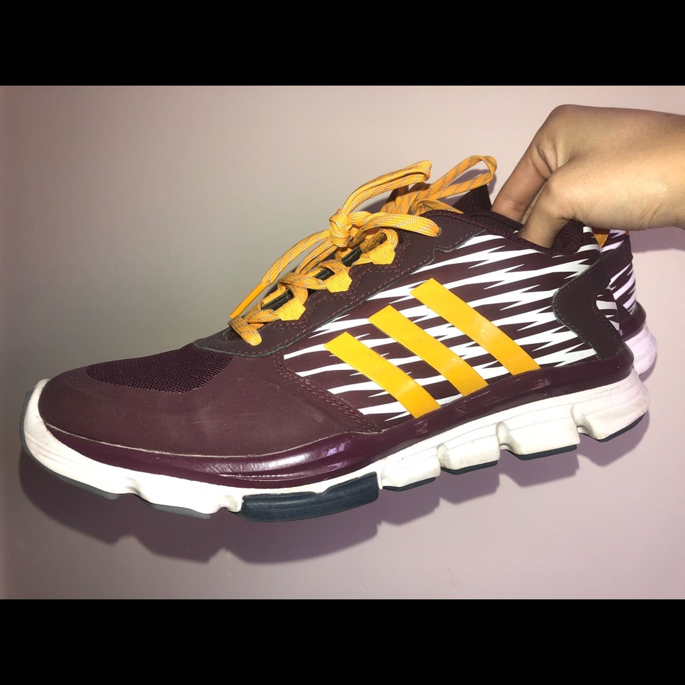 ADIDAS GYM SHOES! Great condition